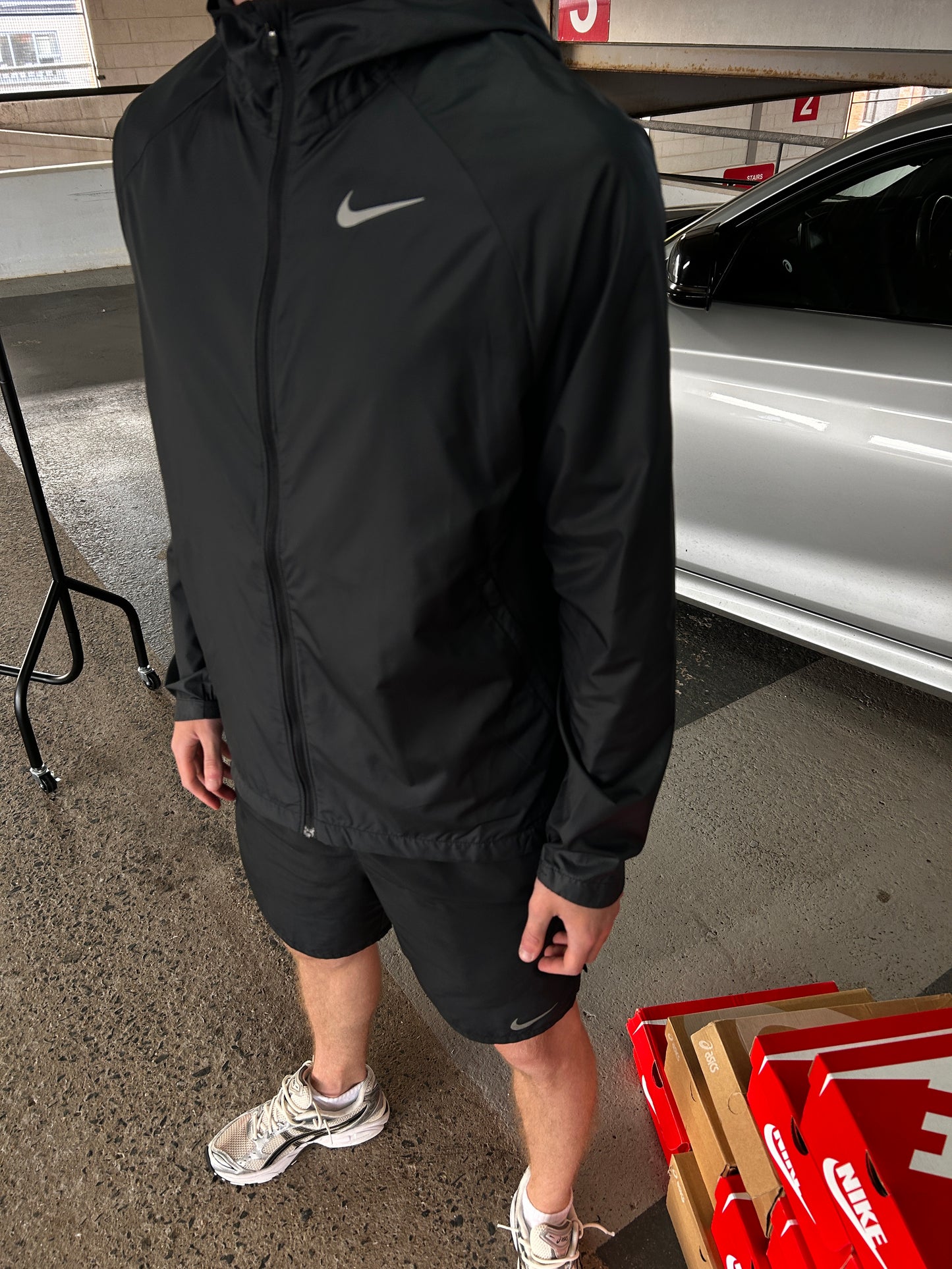 Nike Essential Windrunner Black