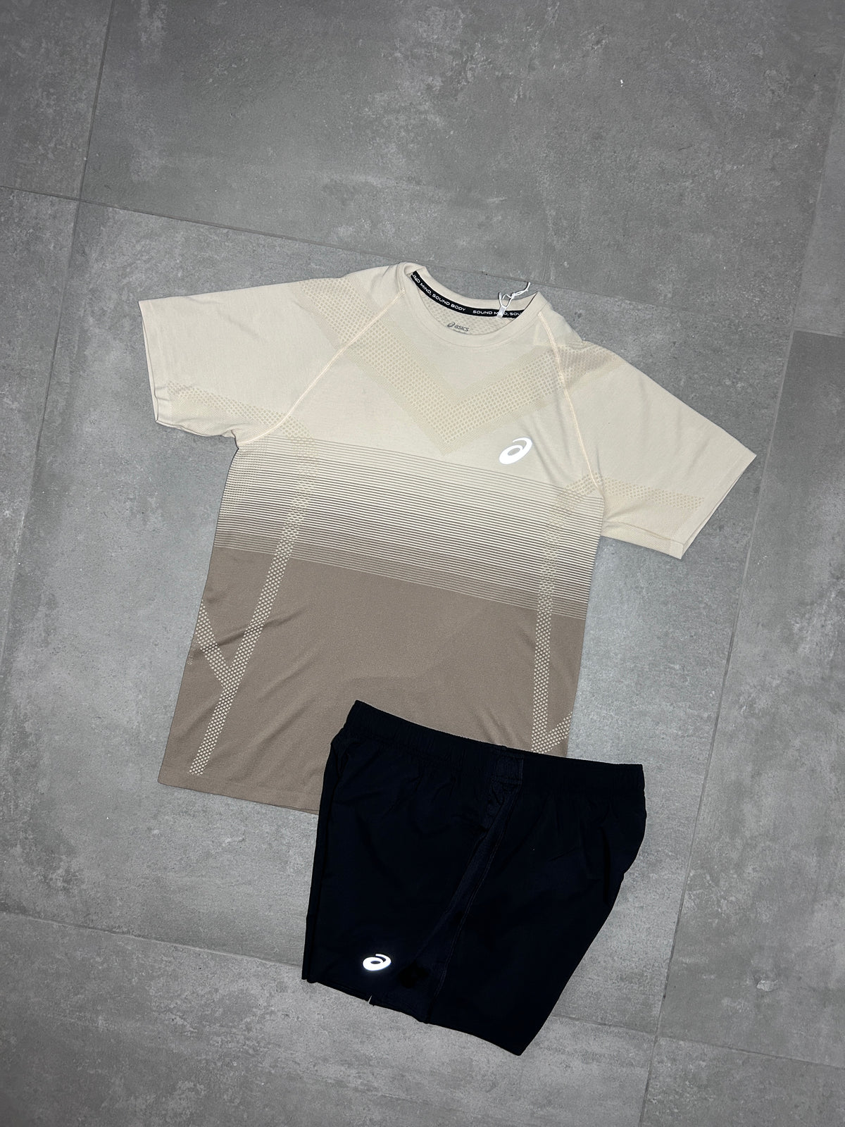 ASICS SEAMLESS SET CREAM