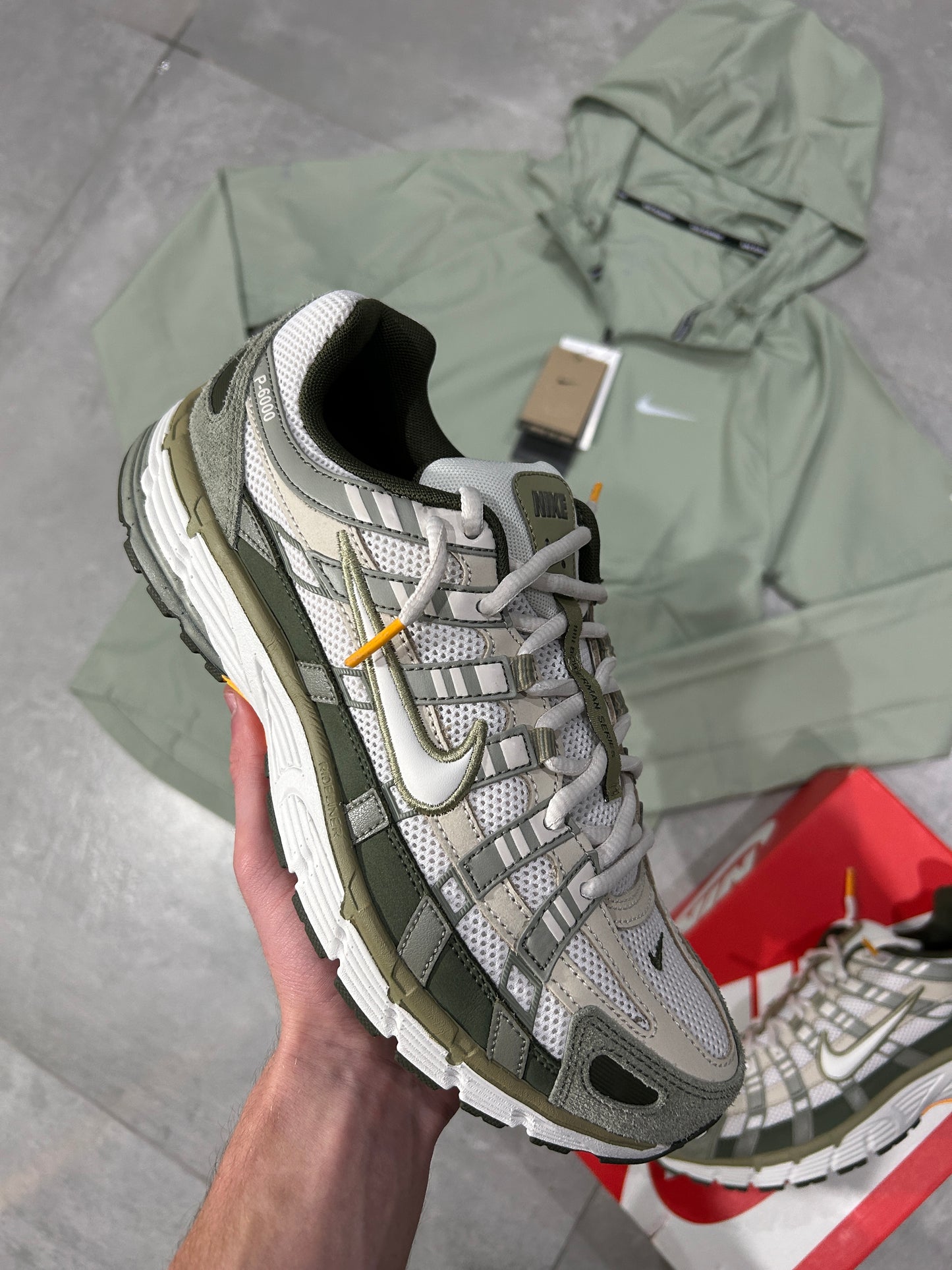 Nike P-6000 Khaki + Nike Miler Jacket Olive