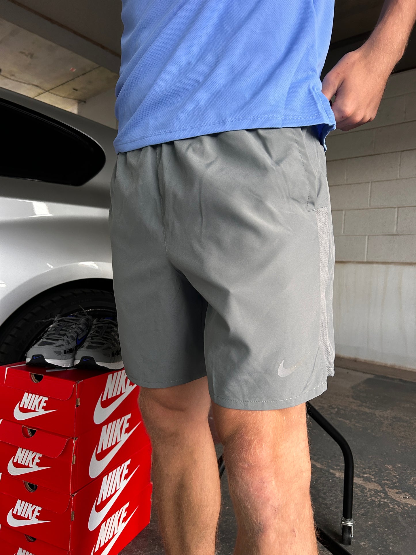 Nike Challenger Shorts 7inch Grey