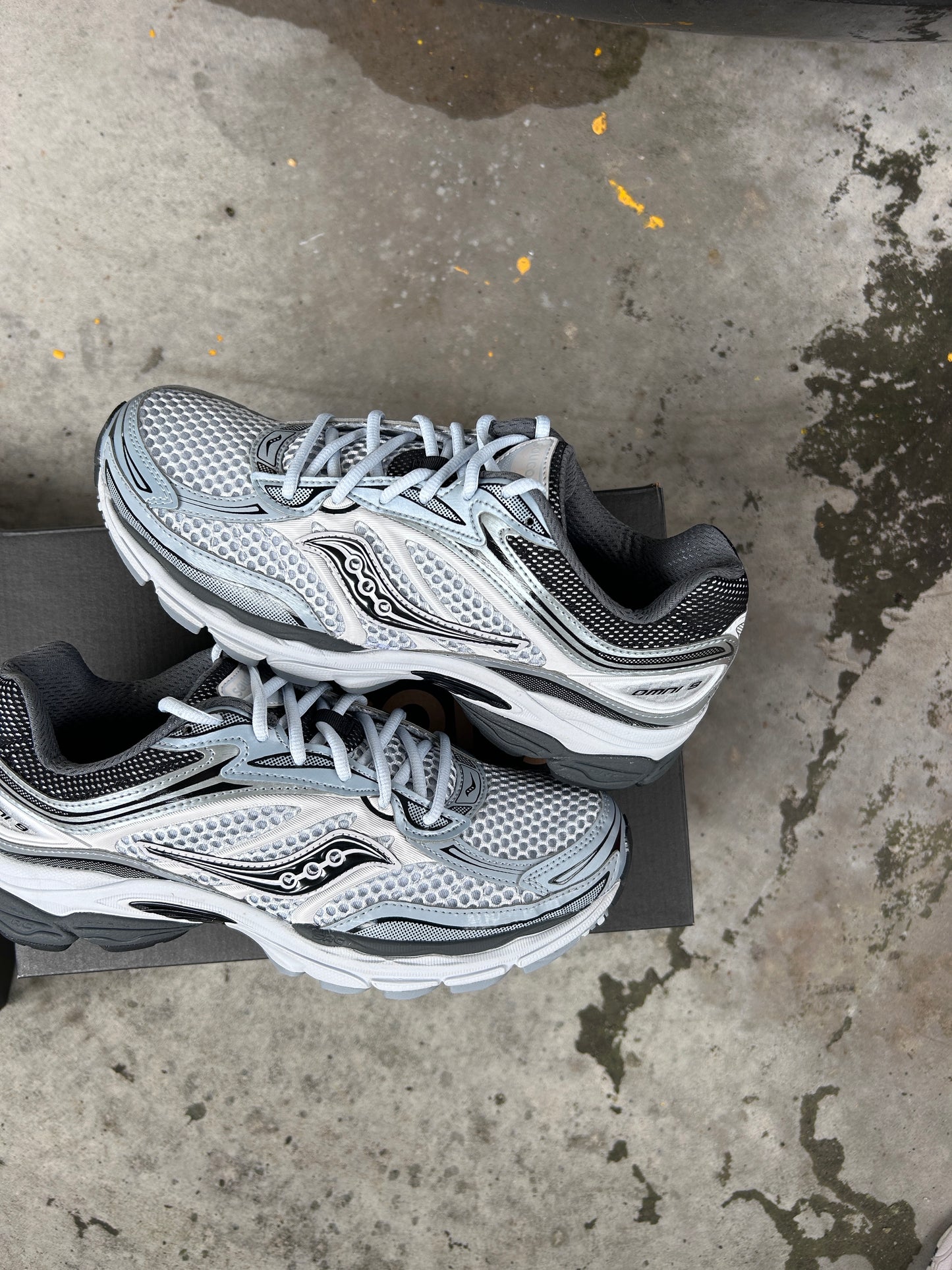 Saucony ProGrid Omni 9 Grey- Silver - Black