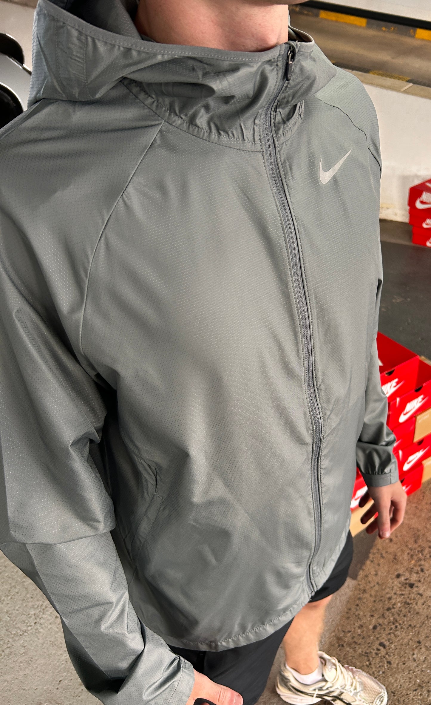 Nike Essential Windrunner Grey