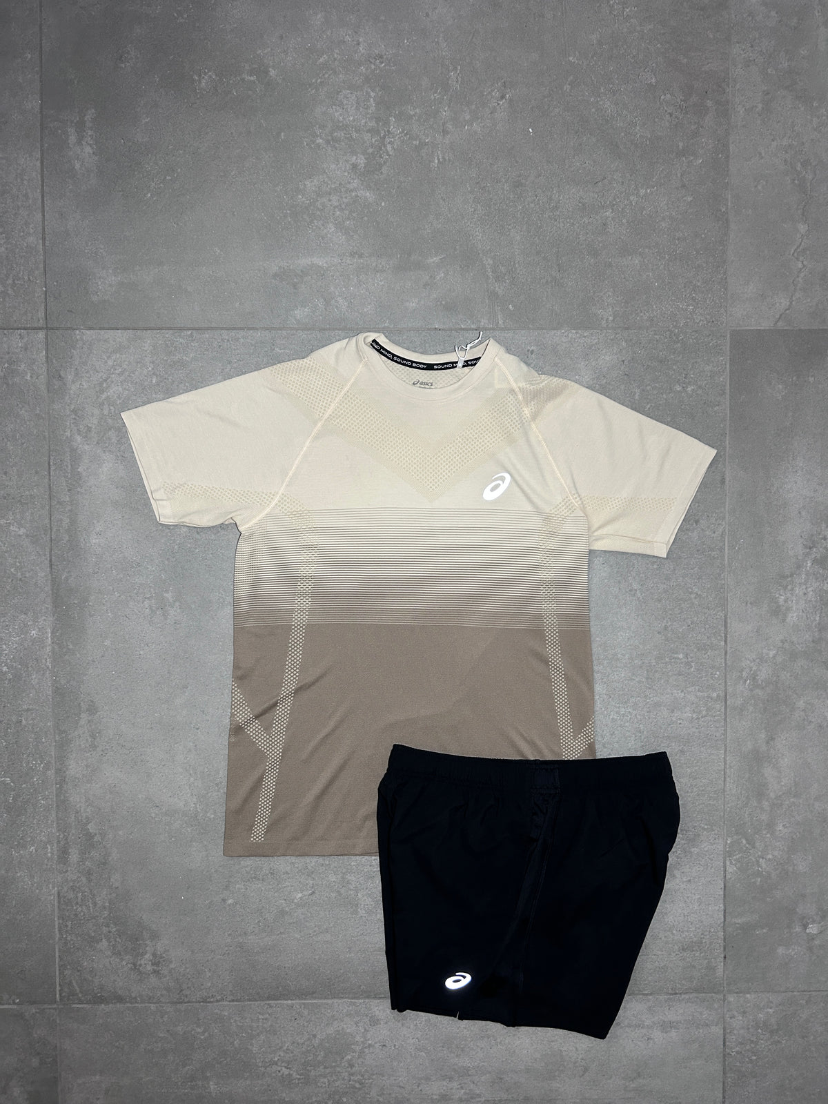 ASICS SEAMLESS SET CREAM