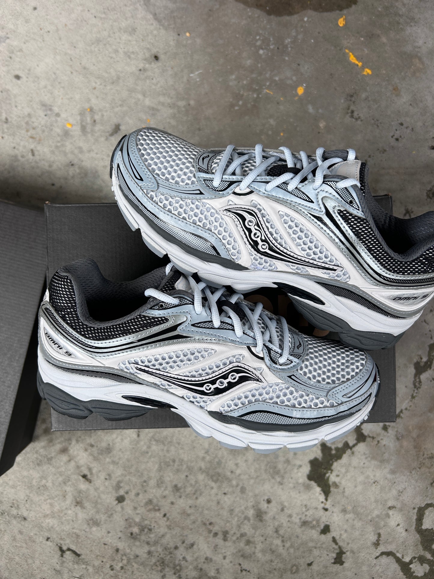 Saucony ProGrid Omni 9 Grey- Silver - Black