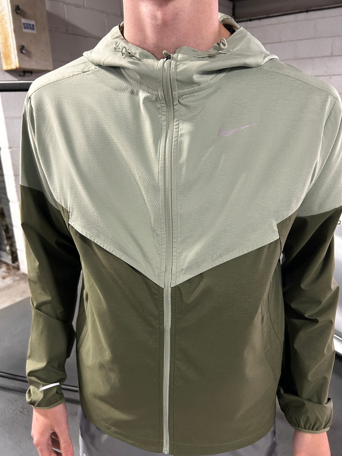 Nike UV Windrunner Repel Jacket Green