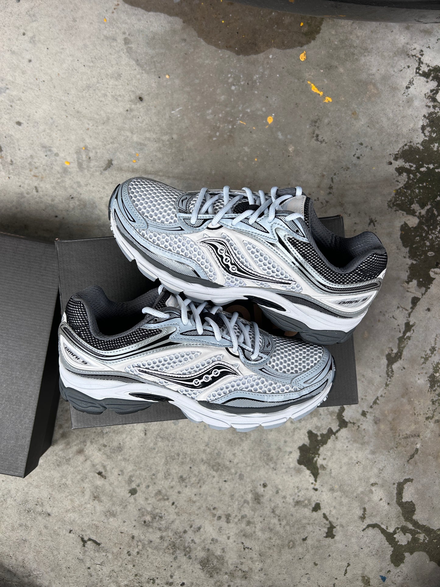 Saucony ProGrid Omni 9 Grey- Silver - Black