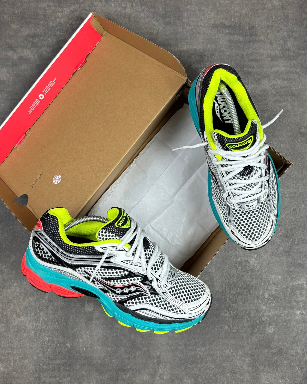 SAUCONY PRO GRID OMNI 9 MUTANT